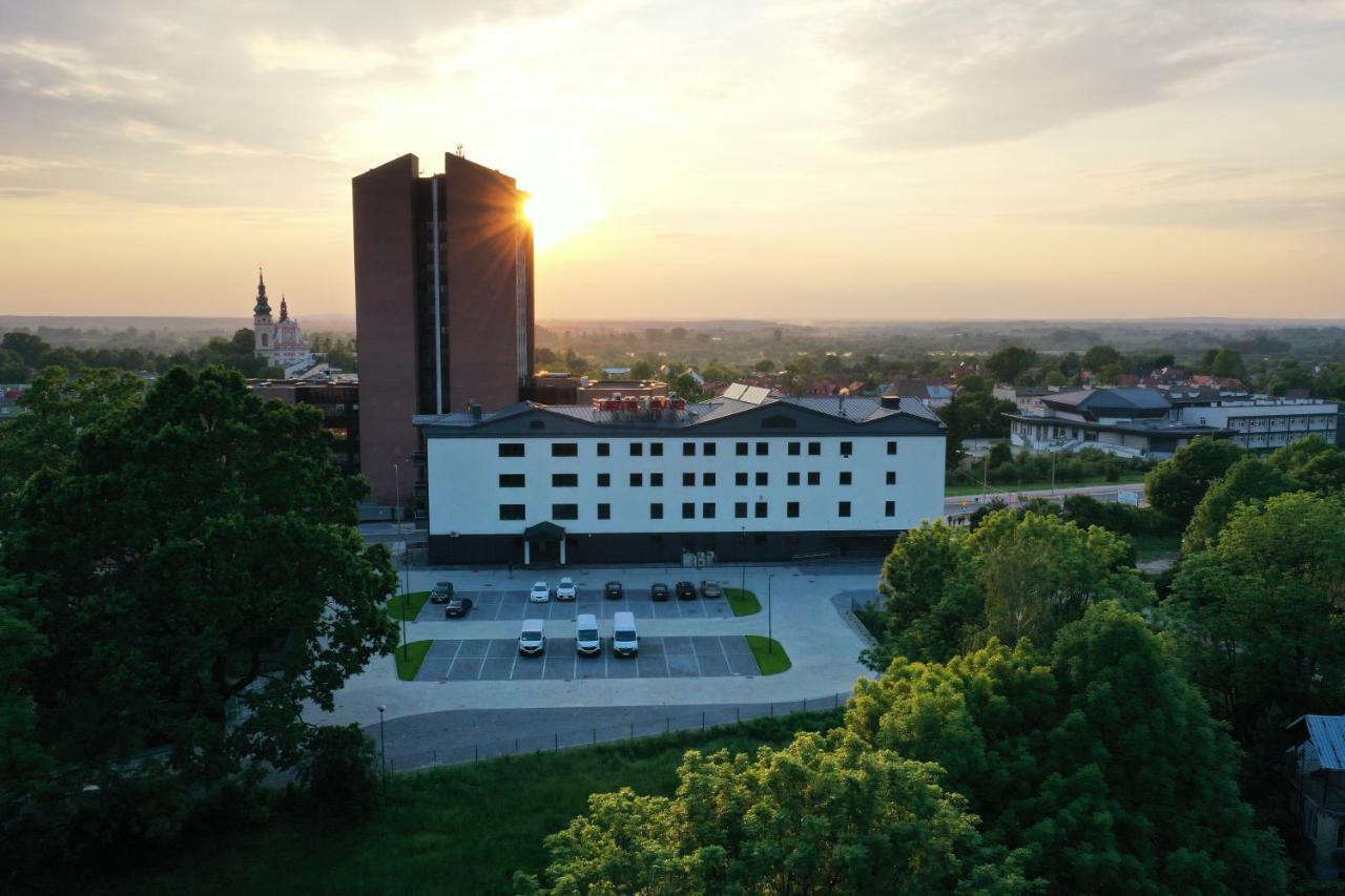 Hotel Evva Тарнобжег Экстерьер фото